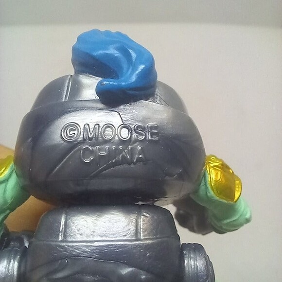 Moose Toys Treasure X Aliens Cosmic Knights Vinyl Figure-Sir Butt Head-Series 3 - Picture 7 of 7